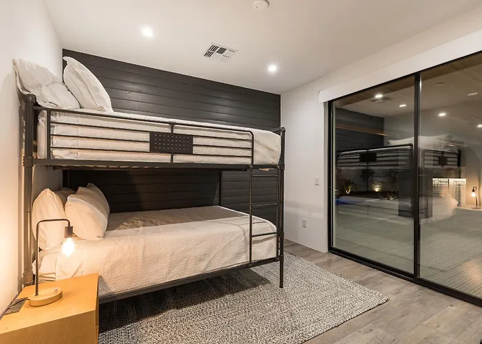 Holiday home Luxury Micro-resort, Theater, Sauna, Heated Pool *