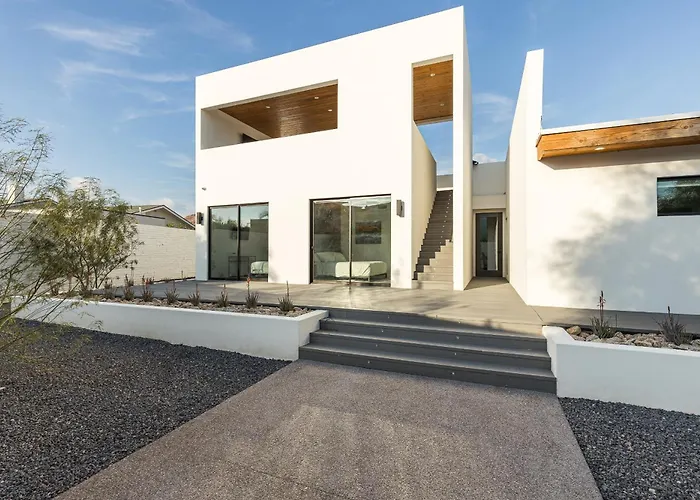 Holiday home Luxury Micro-resort, Theater, Sauna, Heated Pool