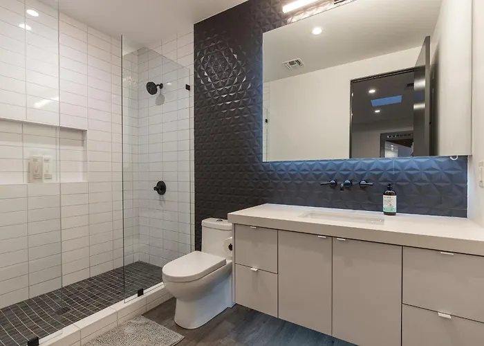 Luxury Micro-resort, Theater, Sauna, Heated Pool Holiday home Phoenix
