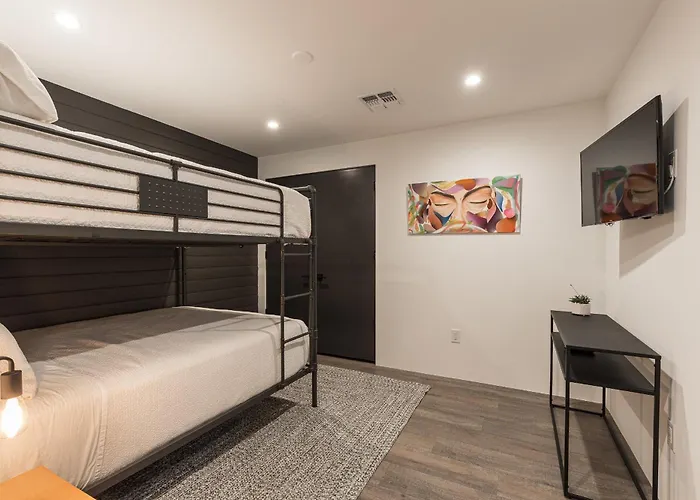 Luxury Micro-resort, Theater, Sauna, Heated Pool * Phoenix