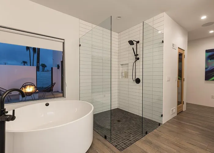 Holiday home Luxury Micro-resort, Theater, Sauna, Heated Pool