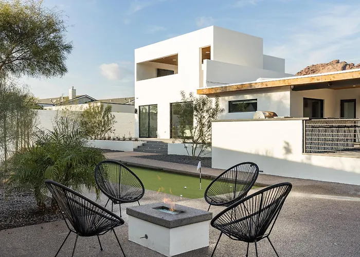 Holiday home Luxury Micro-resort, Theater, Sauna, Heated Pool *