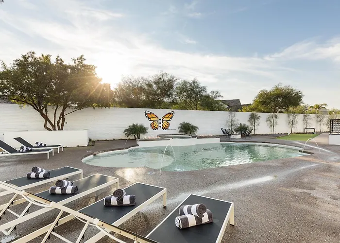 Luxury Micro-resort, Theater, Sauna, Heated Pool Holiday home Phoenix