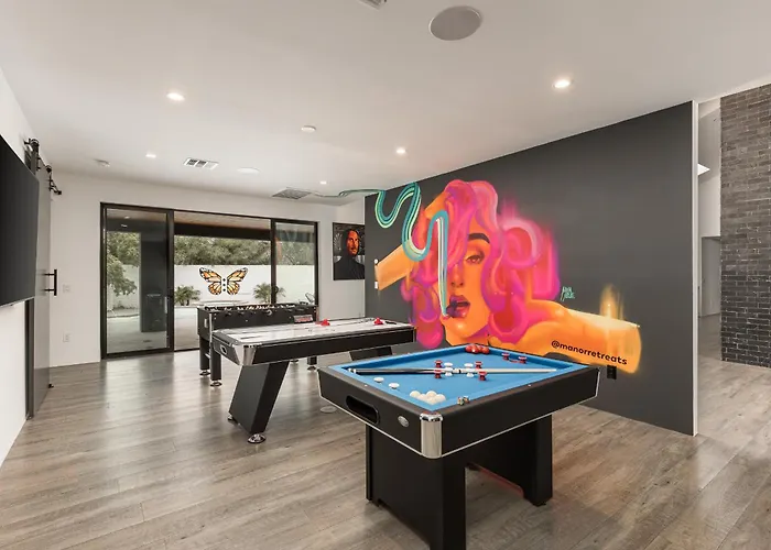 Luxury Micro-resort, Theater, Sauna, Heated Pool Holiday home Phoenix