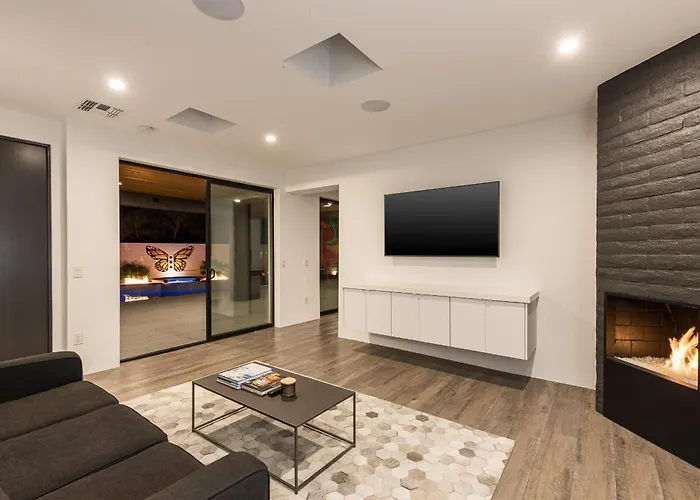 Luxury Micro-resort, Theater, Sauna, Heated Pool Phoenix