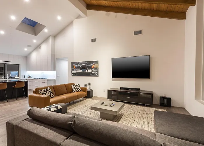 Luxury Micro-resort, Theater, Sauna, Heated Pool Holiday home