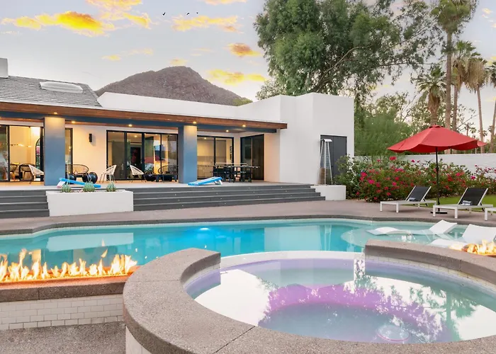 Luxury Micro-resort, Theater, Sauna, Heated Pool Holiday home *