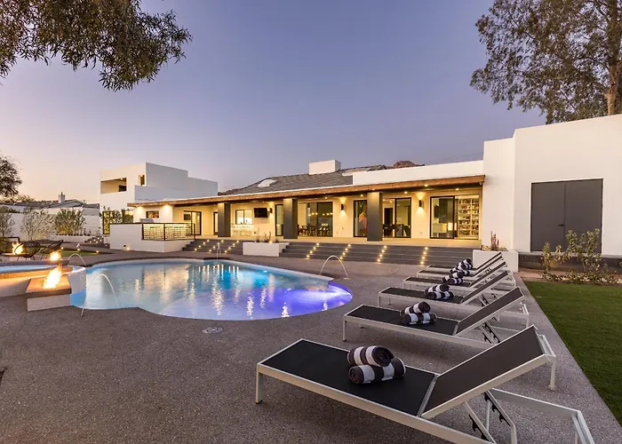Luxury Micro-resort, Theater, Sauna, Heated Pool Holiday home Phoenix