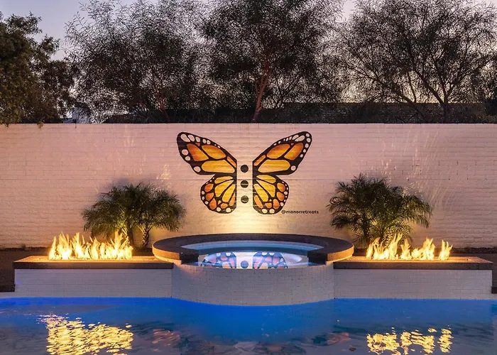 Luxury Micro-resort, Theater, Sauna, Heated Pool Holiday home