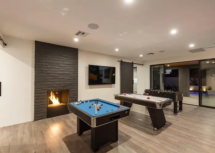 Luxury Micro-resort, Theater, Sauna, Heated Pool Holiday home *