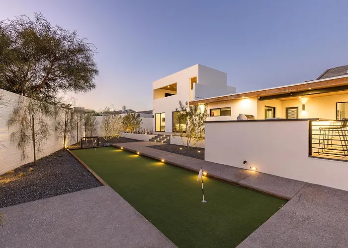 Holiday home Luxury Micro-resort, Theater, Sauna, Heated Pool *