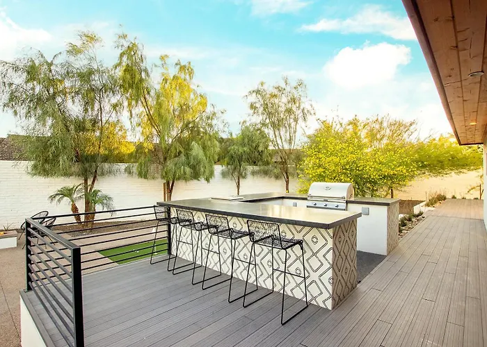 Luxury Micro-resort, Theater, Sauna, Heated Pool Holiday home *