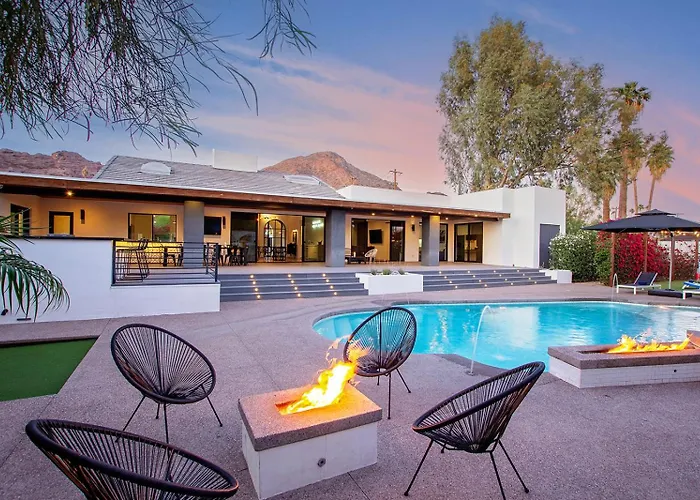Luxury Micro-resort, Theater, Sauna, Heated Pool Holiday home