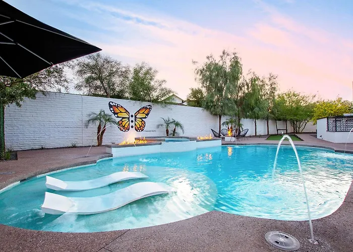 Holiday home Luxury Micro-resort, Theater, Sauna, Heated Pool