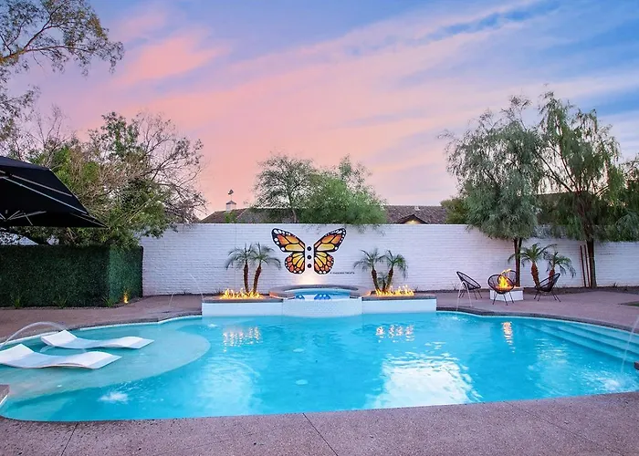 Luxury Micro-resort, Theater, Sauna, Heated Pool Holiday home
