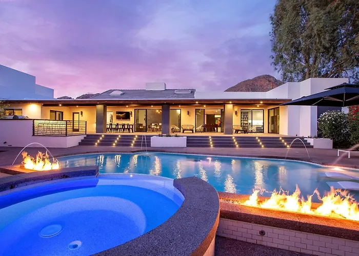 Holiday home Luxury Micro-resort, Theater, Sauna, Heated Pool *